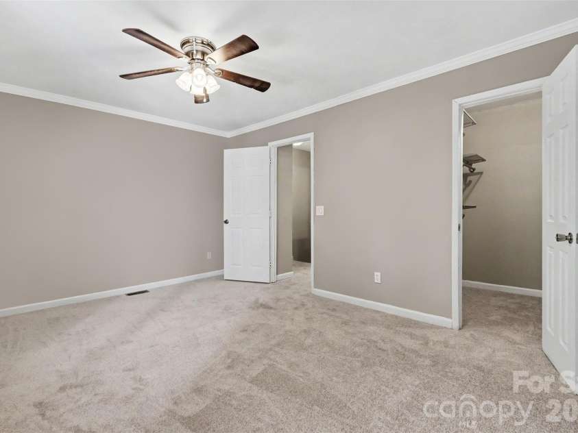 3322 Heathstead Place, Charlotte, NC 28210.  MLS# CAR4418301, YatesRealty ID 47185. 