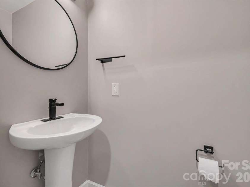 3322 Heathstead Place, Charlotte, NC 28210.  MLS# CAR4418301, YatesRealty ID 47185. 