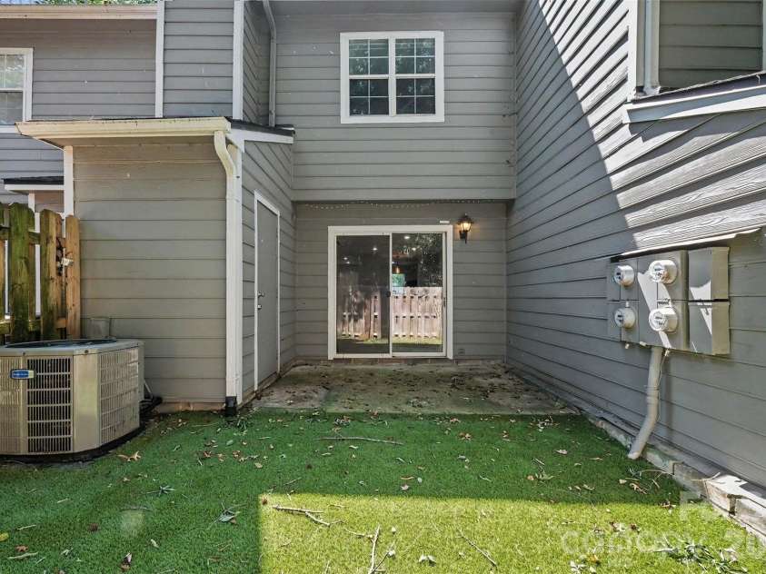 3322 Heathstead Place, Charlotte, NC 28210.  MLS# CAR4418301, YatesRealty ID 47185. 