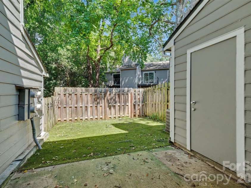 3322 Heathstead Place, Charlotte, NC 28210.  MLS# CAR4418301, YatesRealty ID 47185. 
