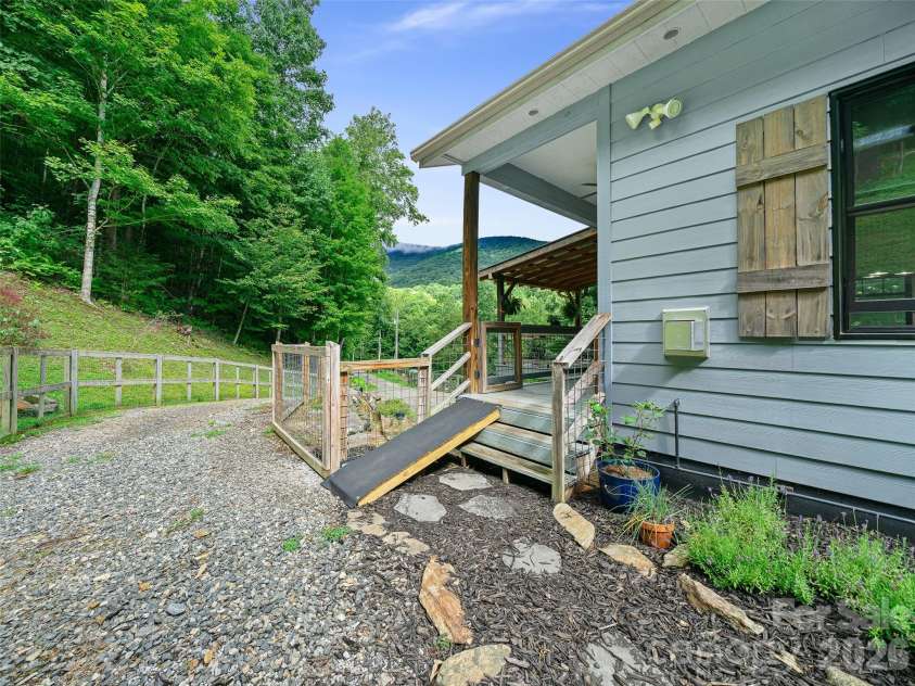 1523 Roaring Fork Road, Burnsville, NC 28714.  MLS# CAR4408382, YatesRealty ID 47187. 