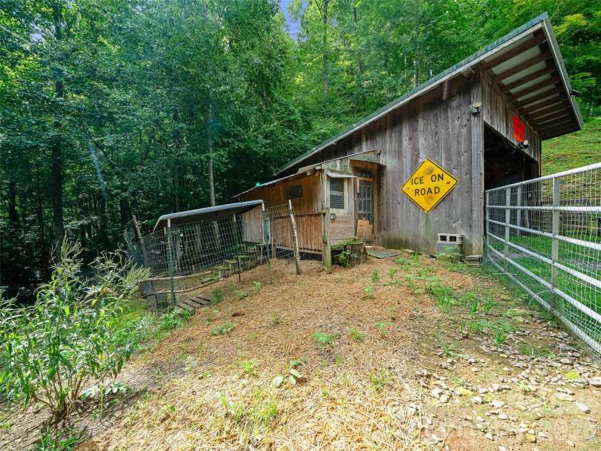 1523 Roaring Fork Road, Burnsville, NC 28714.  MLS# CAR4408382, YatesRealty ID 47187. Chicken Run