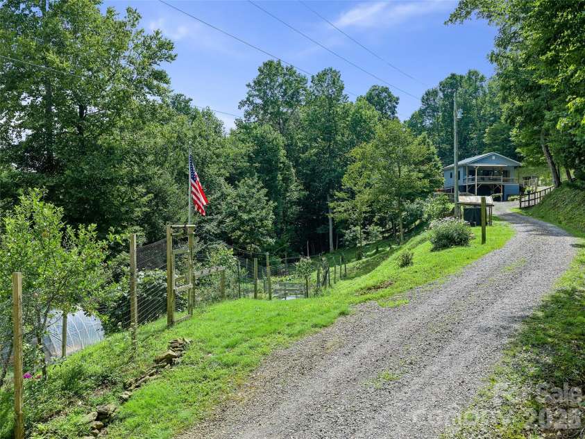 1523 Roaring Fork Road, Burnsville, NC 28714.  MLS# CAR4408382, YatesRealty ID 47187. Driveway