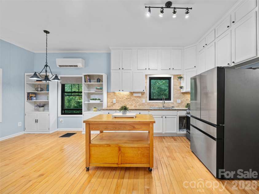 1523 Roaring Fork Road, Burnsville, NC 28714.  MLS# CAR4408382, YatesRealty ID 47187. Kitchen