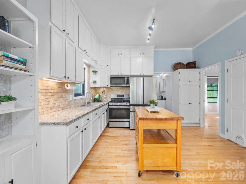 1523 Roaring Fork Road, Burnsville, NC 28714.  MLS# CAR4408382, YatesRealty ID 47187. Kitchen