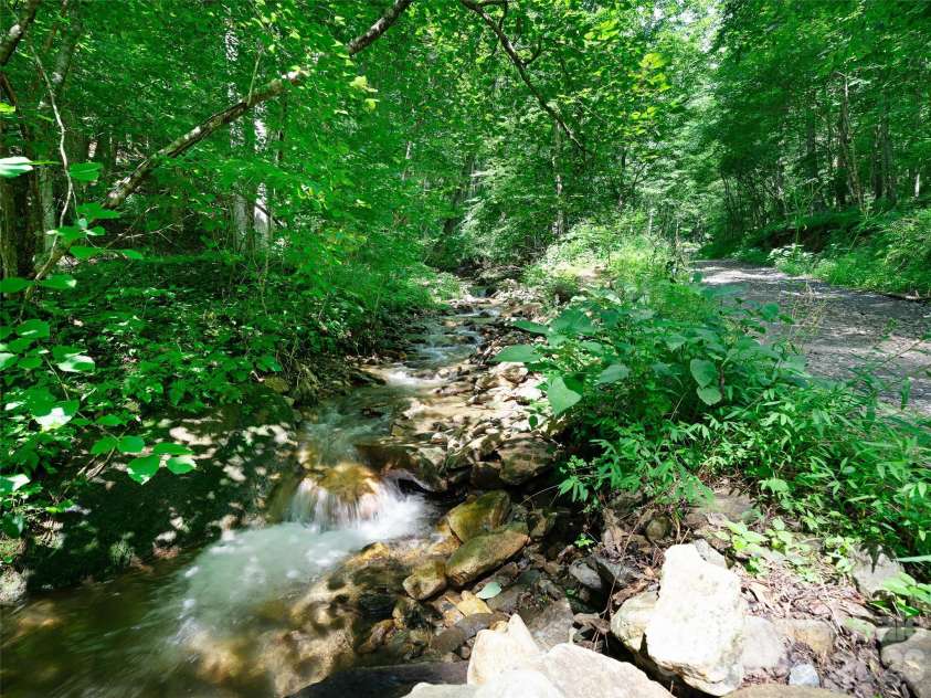1523 Roaring Fork Road, Burnsville, NC 28714.  MLS# CAR4408382, YatesRealty ID 47187. Roaring Fork