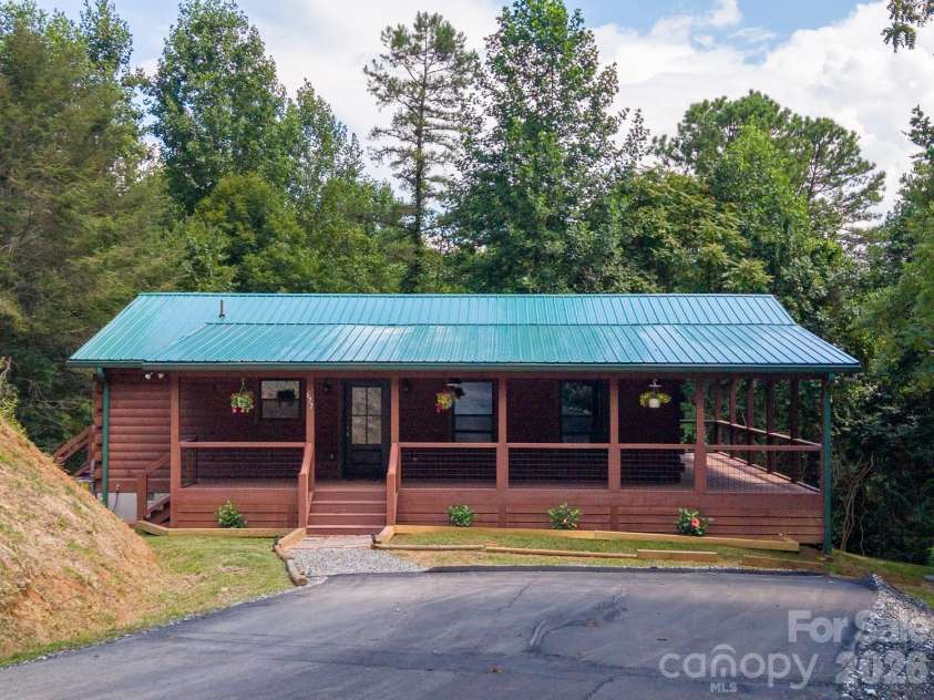 677 Ridgetop Circle, Whittier, NC 28789.  MLS# CAR4412426, YatesRealty ID 47189. 