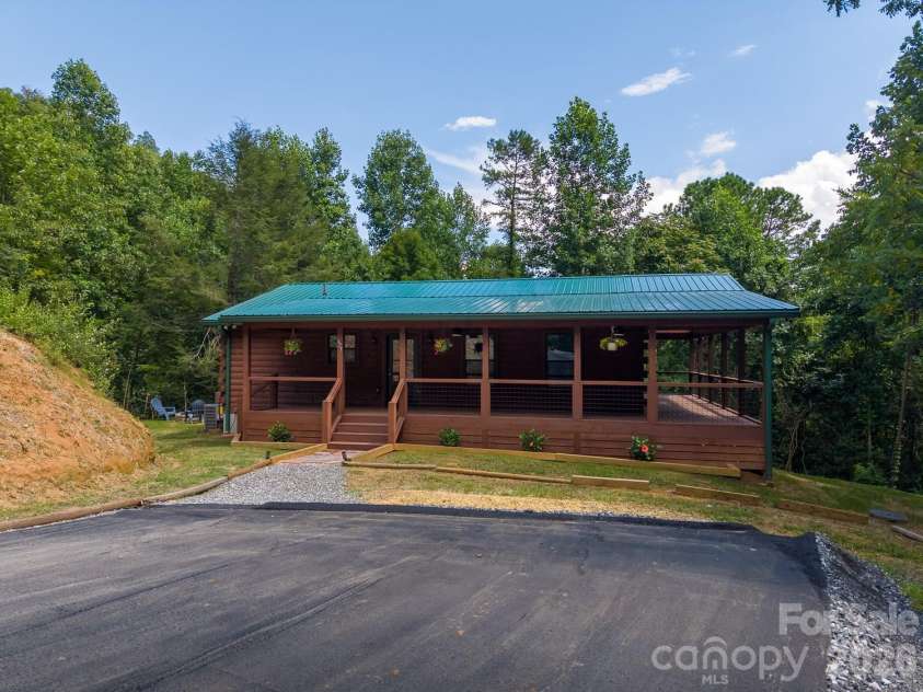 677 Ridgetop Circle, Whittier, NC 28789.  MLS# CAR4412426, YatesRealty ID 47189. 
