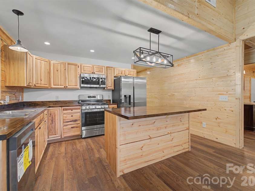 677 Ridgetop Circle, Whittier, NC 28789.  MLS# CAR4412426, YatesRealty ID 47189. 