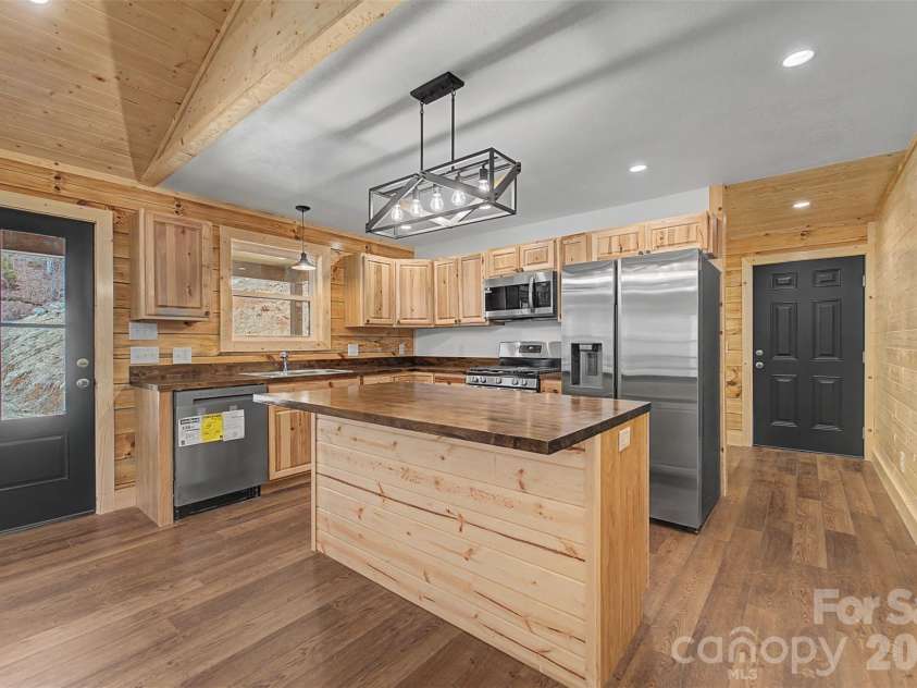 677 Ridgetop Circle, Whittier, NC 28789.  MLS# CAR4412426, YatesRealty ID 47189. 