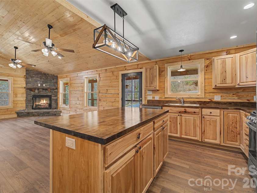 677 Ridgetop Circle, Whittier, NC 28789.  MLS# CAR4412426, YatesRealty ID 47189. 