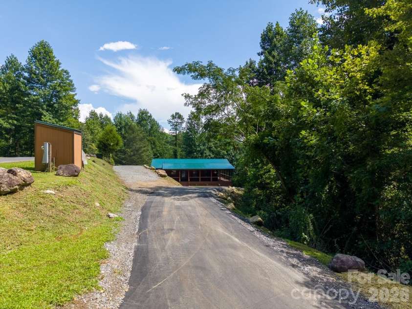 677 Ridgetop Circle, Whittier, NC 28789.  MLS# CAR4412426, YatesRealty ID 47189. 