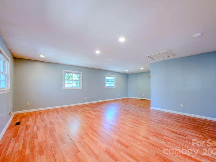 130 Glen View Road, Arden, NC 28704.  MLS# CAR4222248, YatesRealty ID 4719. 