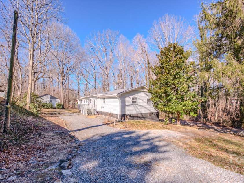 130 Glen View Road, Arden, NC 28704.  MLS# CAR4222248, YatesRealty ID 4719. 