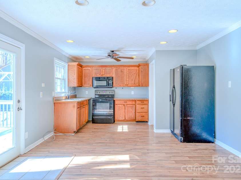130 Glen View Road, Arden, NC 28704.  MLS# CAR4222248, YatesRealty ID 4719. 