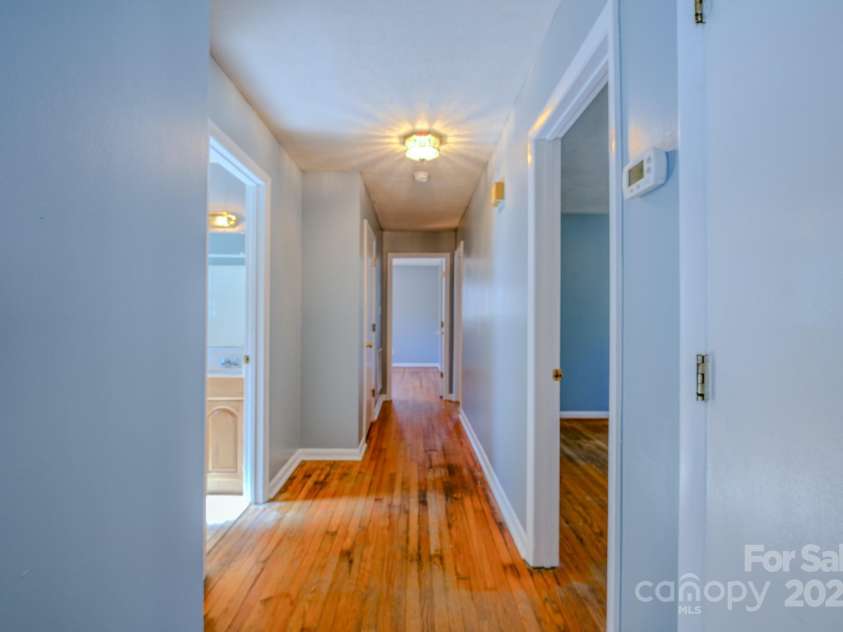 130 Glen View Road, Arden, NC 28704.  MLS# CAR4222248, YatesRealty ID 4719. 