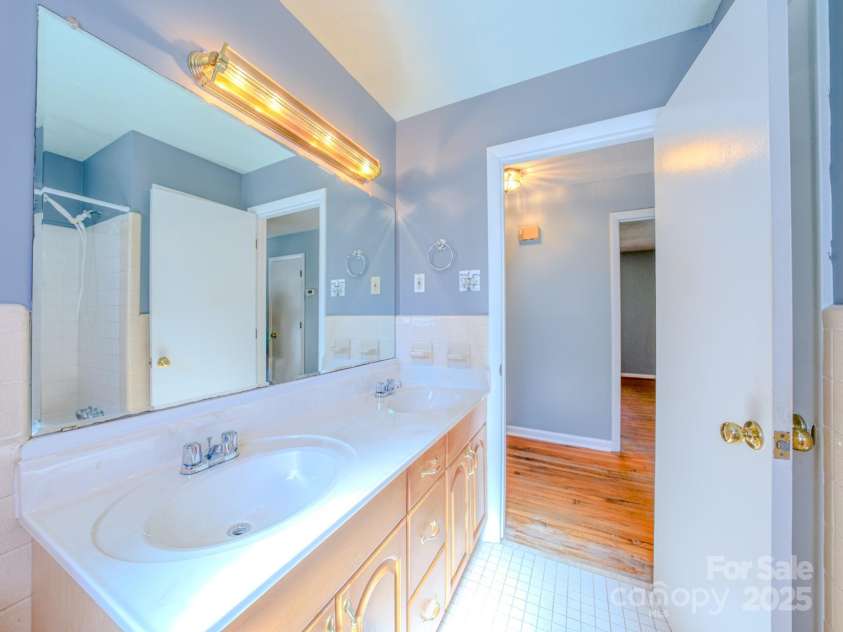 130 Glen View Road, Arden, NC 28704.  MLS# CAR4222248, YatesRealty ID 4719. 