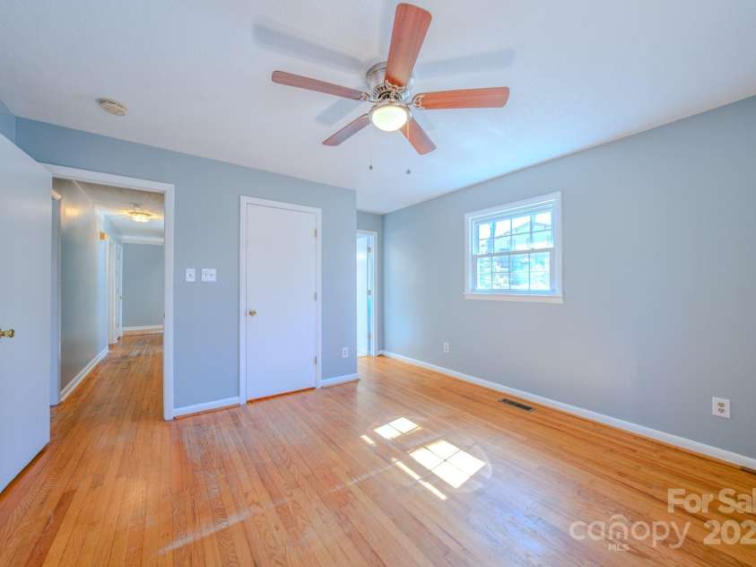 130 Glen View Road, Arden, NC 28704.  MLS# CAR4222248, YatesRealty ID 4719. 