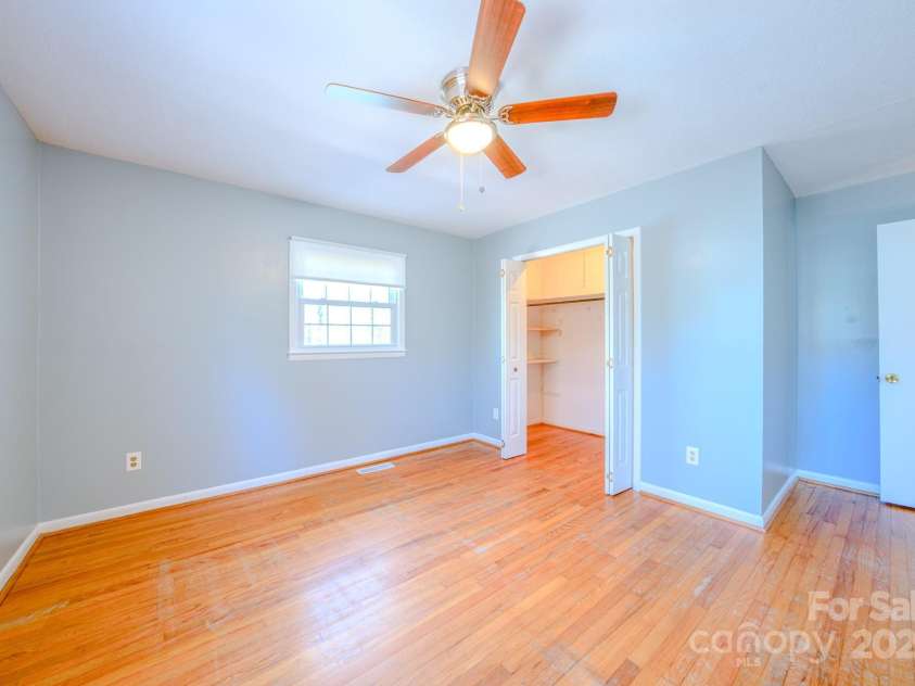 130 Glen View Road, Arden, NC 28704.  MLS# CAR4222248, YatesRealty ID 4719. 