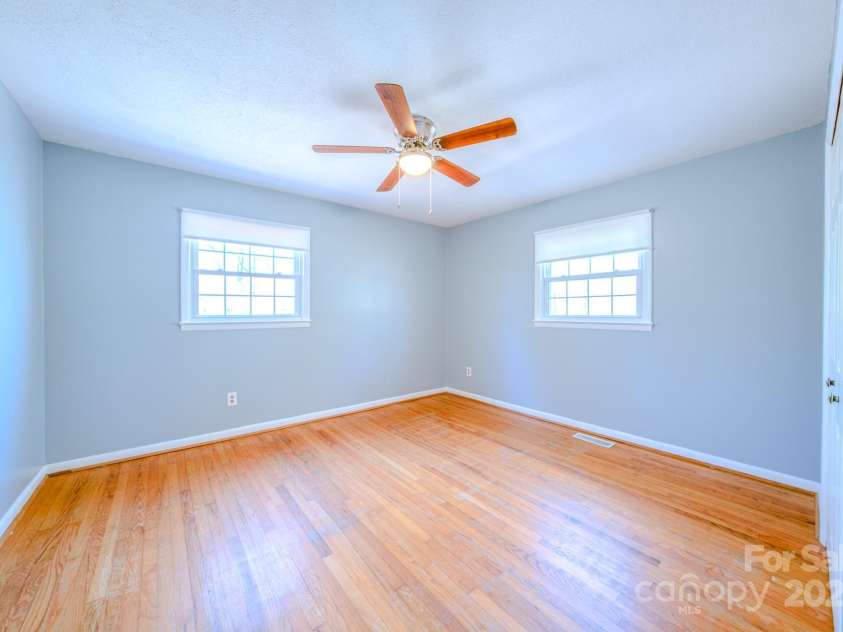 130 Glen View Road, Arden, NC 28704.  MLS# CAR4222248, YatesRealty ID 4719. 