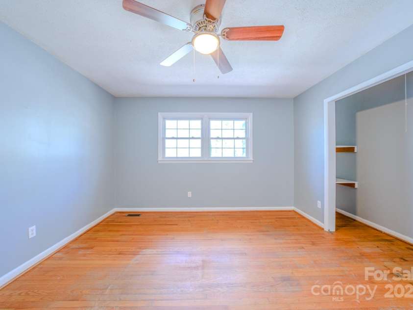 130 Glen View Road, Arden, NC 28704.  MLS# CAR4222248, YatesRealty ID 4719. 