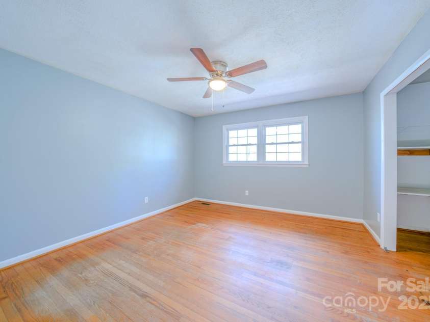 130 Glen View Road, Arden, NC 28704.  MLS# CAR4222248, YatesRealty ID 4719. 