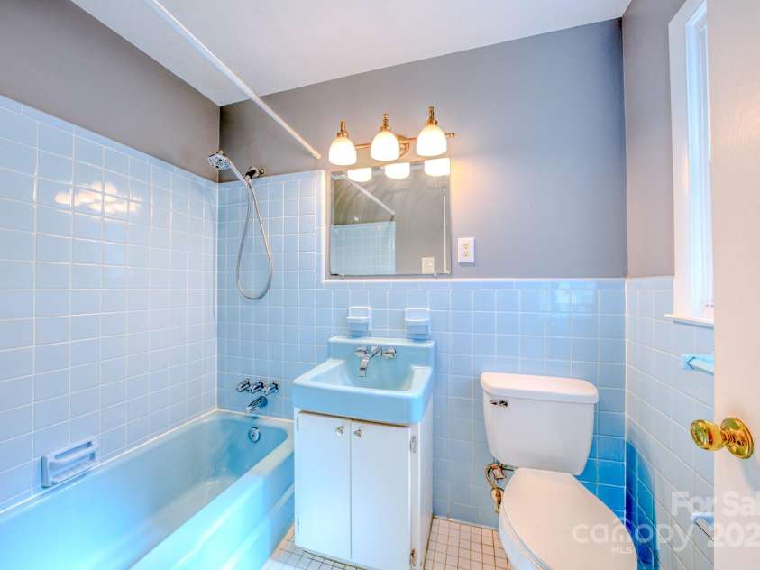 130 Glen View Road, Arden, NC 28704.  MLS# CAR4222248, YatesRealty ID 4719. 