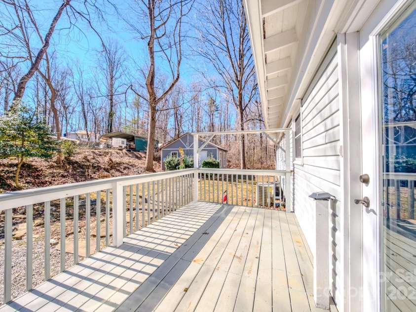 130 Glen View Road, Arden, NC 28704.  MLS# CAR4222248, YatesRealty ID 4719. 