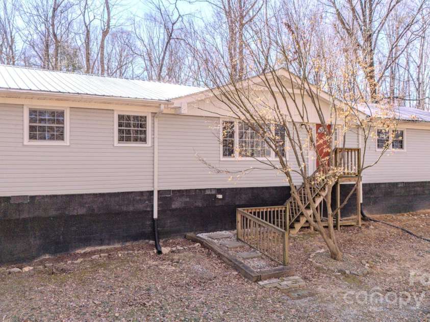 130 Glen View Road, Arden, NC 28704.  MLS# CAR4222248, YatesRealty ID 4719. 