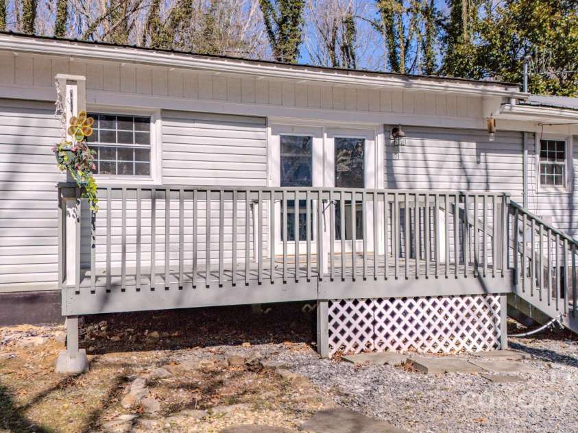 130 Glen View Road, Arden, NC 28704.  MLS# CAR4222248, YatesRealty ID 4719. 