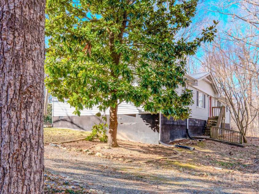 130 Glen View Road, Arden, NC 28704.  MLS# CAR4222248, YatesRealty ID 4719. 