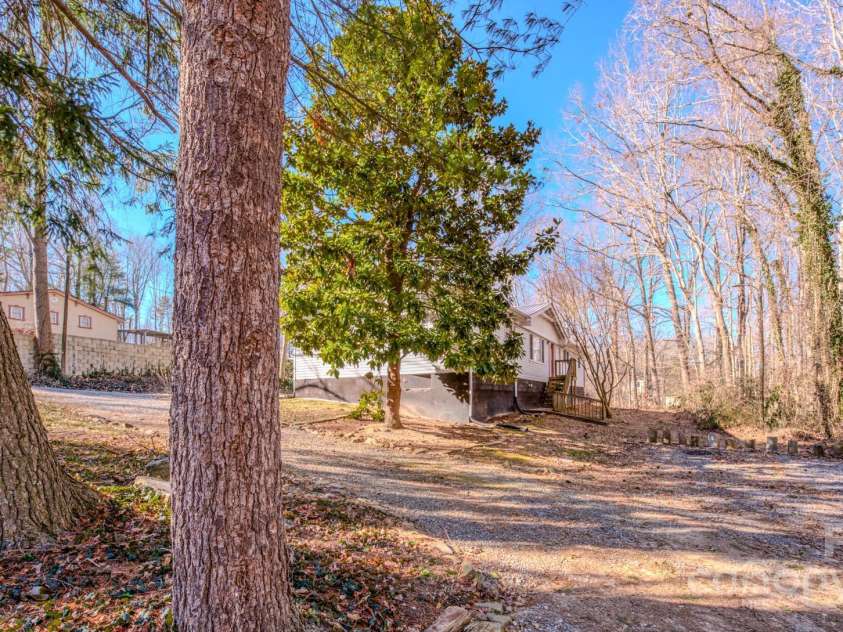 130 Glen View Road, Arden, NC 28704.  MLS# CAR4222248, YatesRealty ID 4719. 