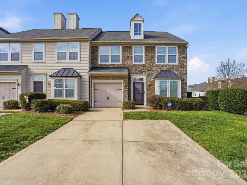 5763 Mossdale Lane, Charlotte, NC 28278.  MLS# CAR4329295, YatesRealty ID 4719. 