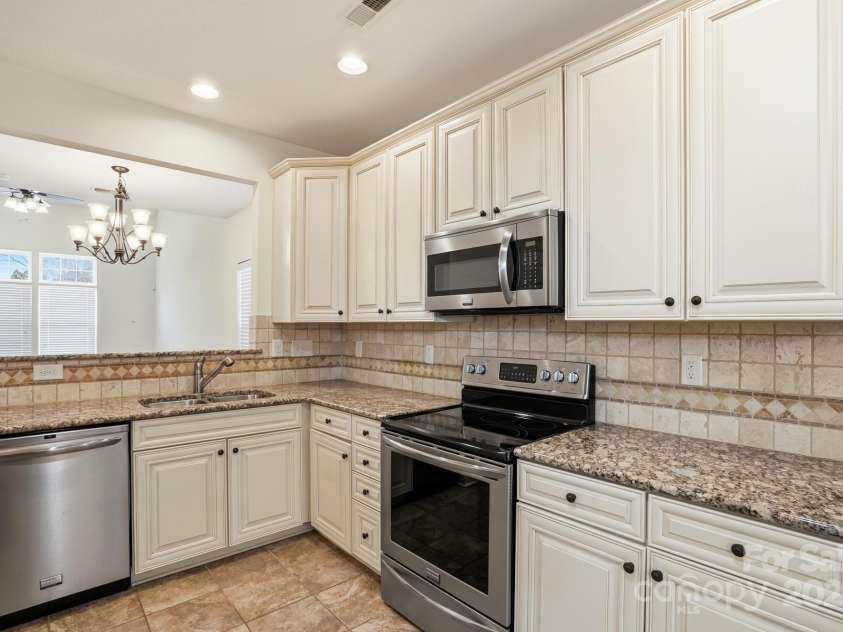 5763 Mossdale Lane, Charlotte, NC 28278.  MLS# CAR4329295, YatesRealty ID 4719. 