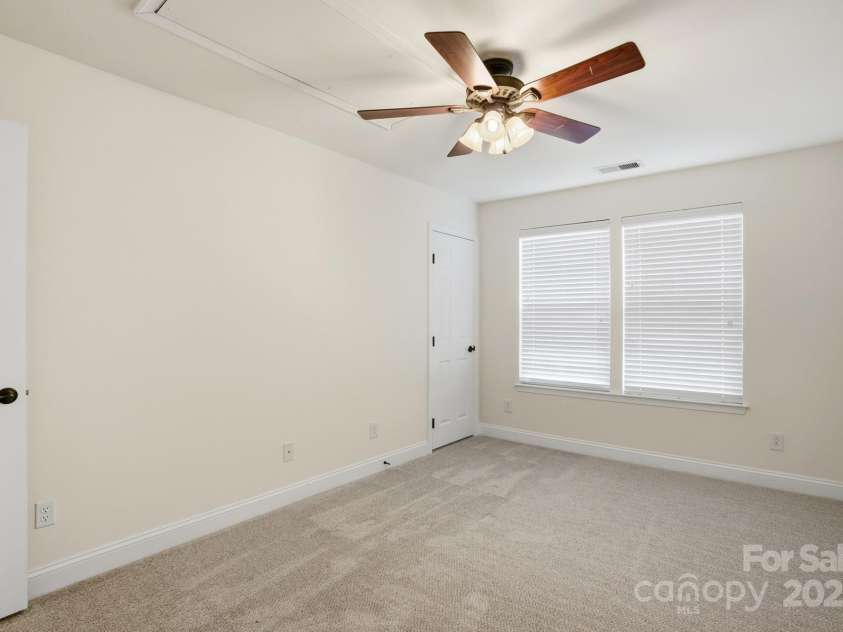 5763 Mossdale Lane, Charlotte, NC 28278.  MLS# CAR4329295, YatesRealty ID 4719. 
