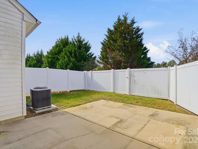 5763 Mossdale Lane, Charlotte, NC 28278.  MLS# CAR4329295, YatesRealty ID 4719. 