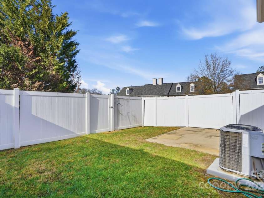 5763 Mossdale Lane, Charlotte, NC 28278.  MLS# CAR4329295, YatesRealty ID 4719. 