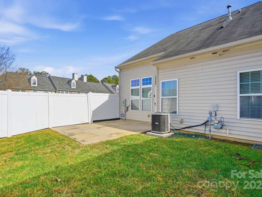 5763 Mossdale Lane, Charlotte, NC 28278.  MLS# CAR4329295, YatesRealty ID 4719. 