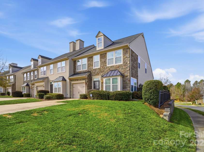 5763 Mossdale Lane, Charlotte, NC 28278.  MLS# CAR4329295, YatesRealty ID 4719. 