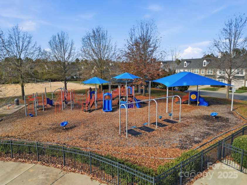 5763 Mossdale Lane, Charlotte, NC 28278.  MLS# CAR4329295, YatesRealty ID 4719. 