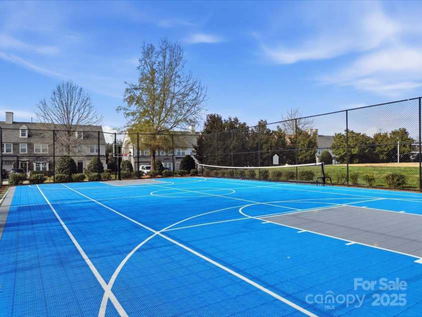 5763 Mossdale Lane, Charlotte, NC 28278.  MLS# CAR4329295, YatesRealty ID 4719. 