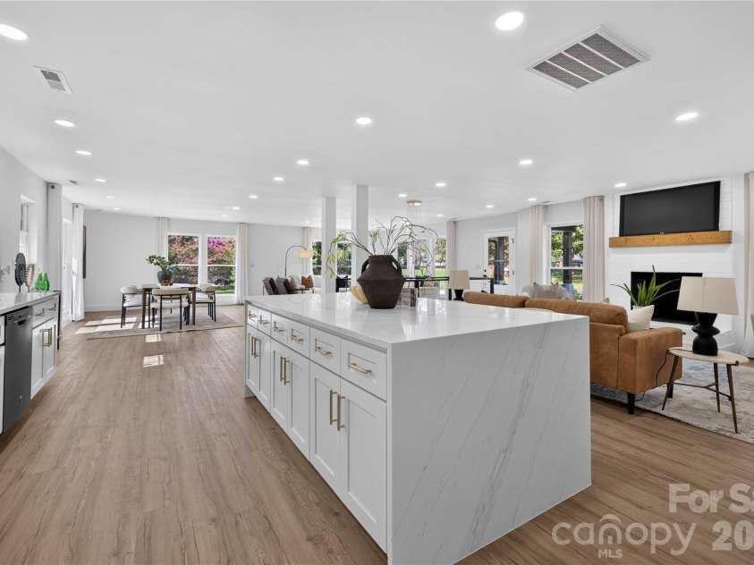 153 Woodlynn Drive, Charlotte, NC 28214.  MLS# CAR4418803, YatesRealty ID 47190. 