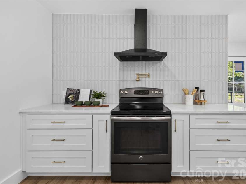 153 Woodlynn Drive, Charlotte, NC 28214.  MLS# CAR4418803, YatesRealty ID 47190. 