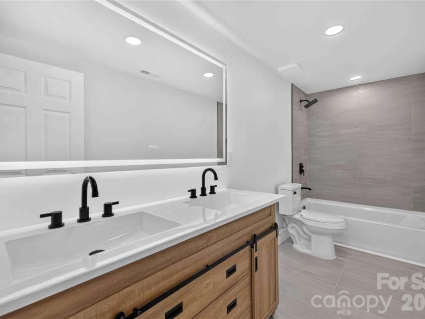 153 Woodlynn Drive, Charlotte, NC 28214.  MLS# CAR4418803, YatesRealty ID 47190. 
