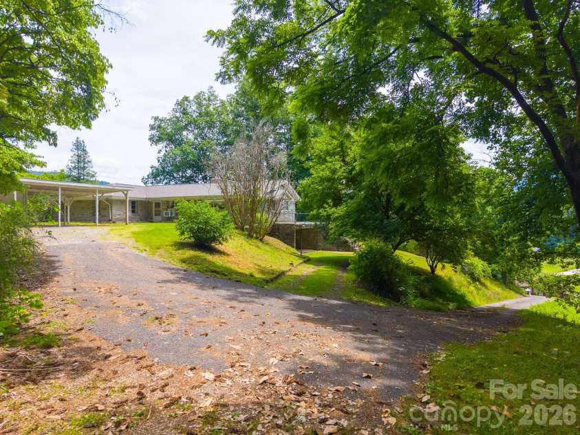 222 Mitchell Mountain Road, Bryson City, NC 28713.  MLS# CAR4418882, YatesRealty ID 47191. 