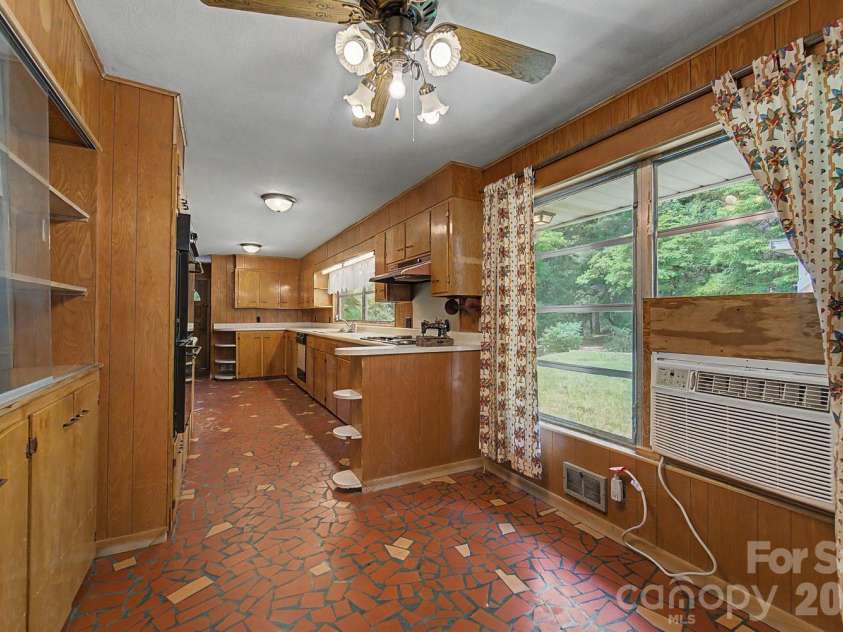 222 Mitchell Mountain Road, Bryson City, NC 28713.  MLS# CAR4418882, YatesRealty ID 47191. 