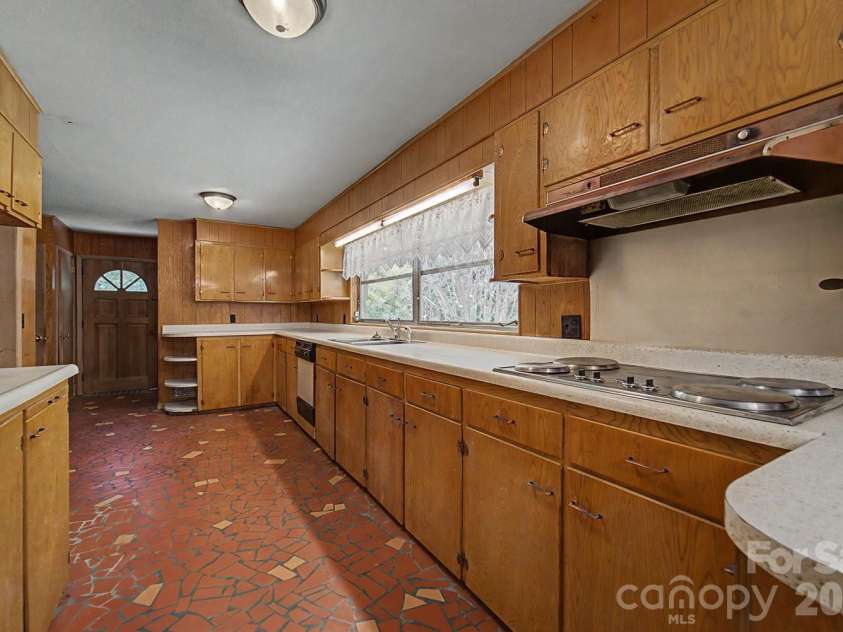 222 Mitchell Mountain Road, Bryson City, NC 28713.  MLS# CAR4418882, YatesRealty ID 47191. 