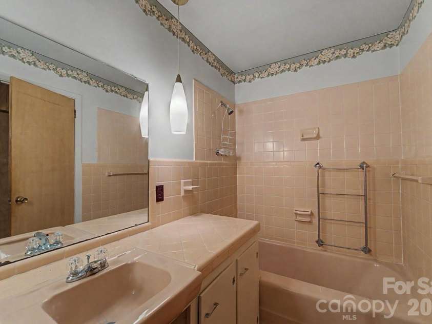 222 Mitchell Mountain Road, Bryson City, NC 28713.  MLS# CAR4418882, YatesRealty ID 47191. 