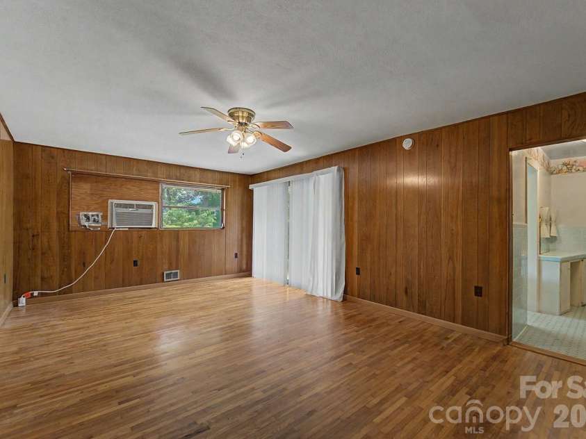 222 Mitchell Mountain Road, Bryson City, NC 28713.  MLS# CAR4418882, YatesRealty ID 47191. 
