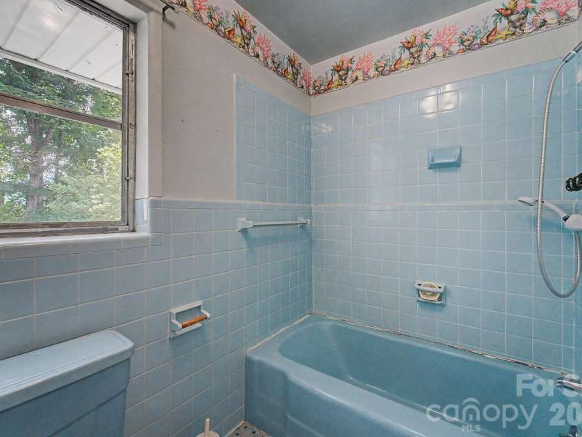 222 Mitchell Mountain Road, Bryson City, NC 28713.  MLS# CAR4418882, YatesRealty ID 47191. 
